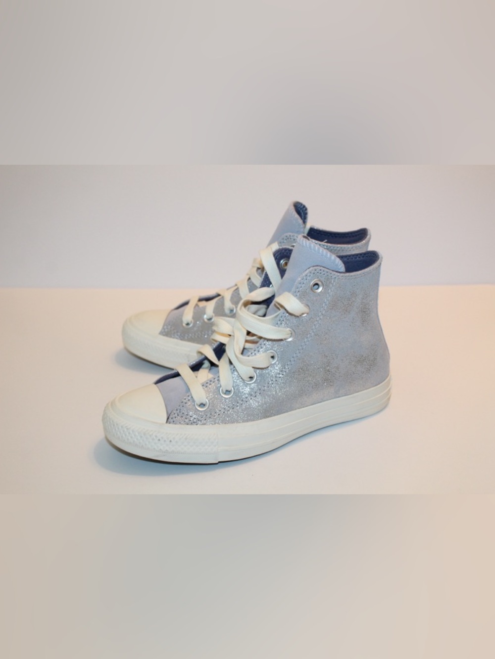 Converse Chuck Taylor All Star Hi Top Women’s Shoes Size 5.5 NEW